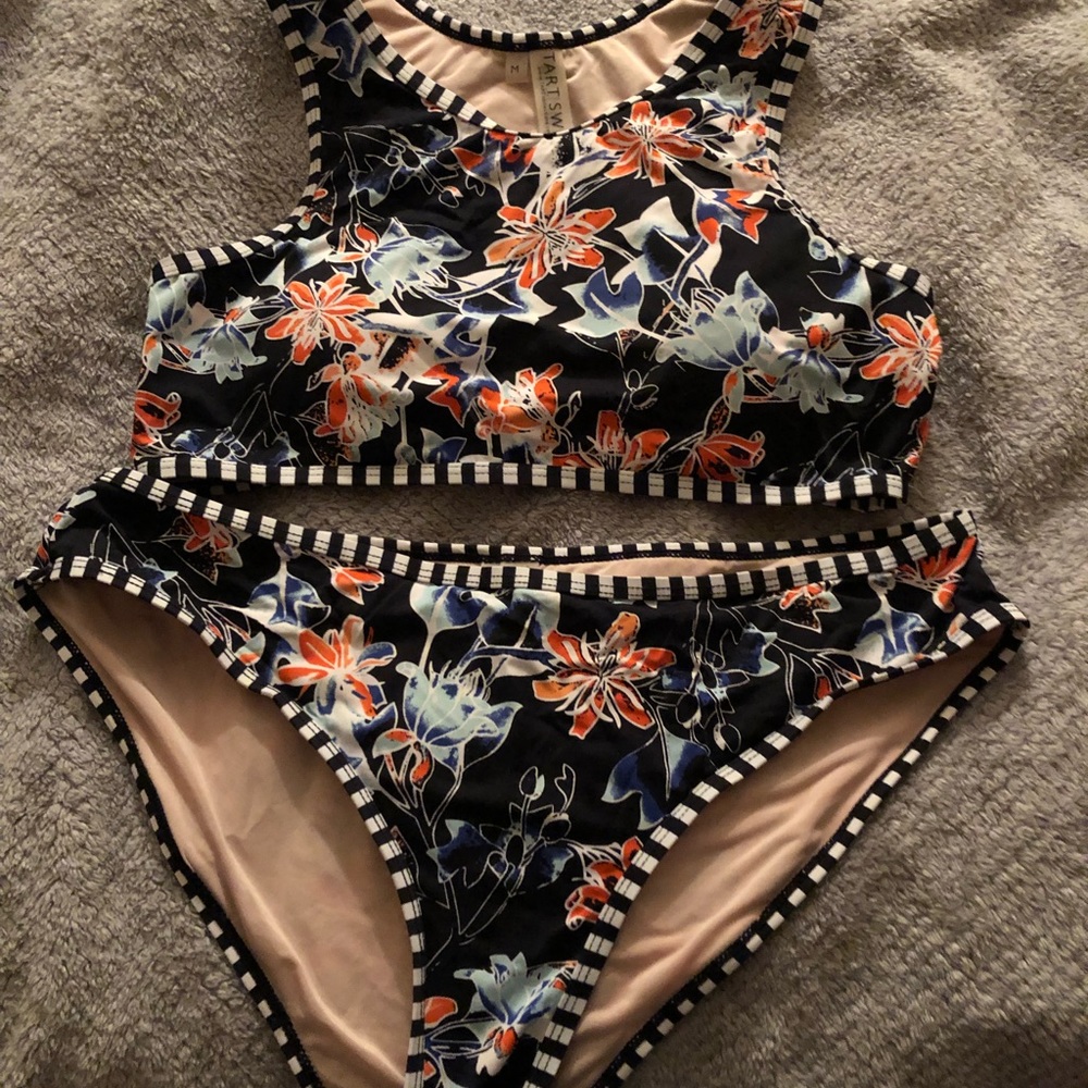 Tart Swim 🏊‍♀️ Floral Striped Two-Piece-Size Medium